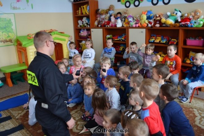 Strażacy ochotnicy z Łysych odwiedzili dzieci z gminnego przedszkola [ZDJĘCIA] - zdjęcie #30 - eOstroleka.pl