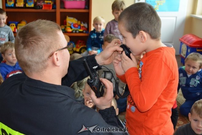 Strażacy ochotnicy z Łysych odwiedzili dzieci z gminnego przedszkola [ZDJĘCIA] - zdjęcie #35 - eOstroleka.pl