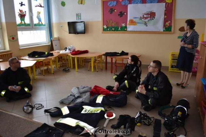 Strażacy ochotnicy z Łysych odwiedzili dzieci z gminnego przedszkola [ZDJĘCIA] - zdjęcie #37 - eOstroleka.pl