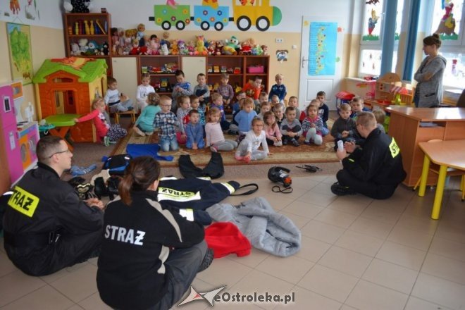 Strażacy ochotnicy z Łysych odwiedzili dzieci z gminnego przedszkola [ZDJĘCIA] - zdjęcie #38 - eOstroleka.pl