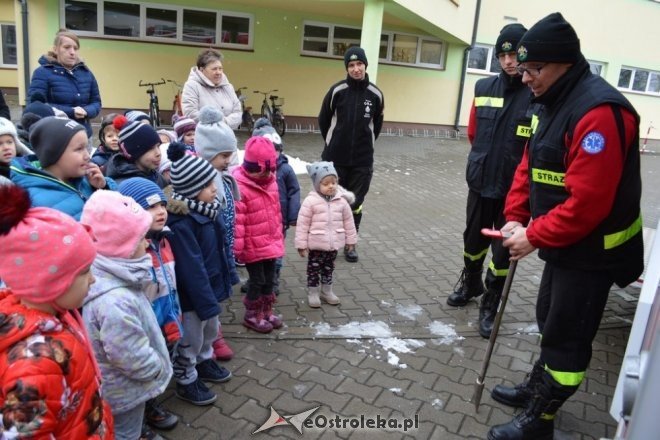 Strażacy ochotnicy z Łysych odwiedzili dzieci z gminnego przedszkola [ZDJĘCIA] - zdjęcie #52 - eOstroleka.pl