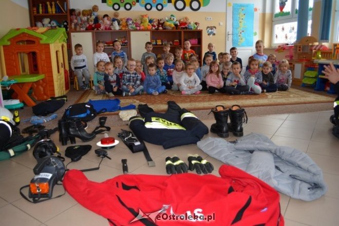 Strażacy ochotnicy z Łysych odwiedzili dzieci z gminnego przedszkola [ZDJĘCIA] - zdjęcie #64 - eOstroleka.pl
