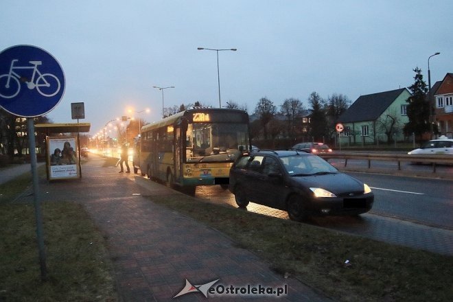 Ostrołęka: Kolizja z autobusem przy ulicy Traugutta [ZDJĘCIA] - zdjęcie #1 - eOstroleka.pl