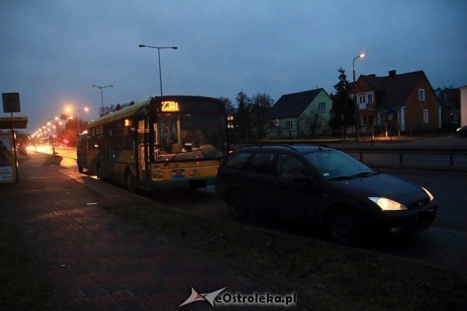 Ostrołęka: Kolizja z autobusem przy ulicy Traugutta [ZDJĘCIA] - zdjęcie #11 - eOstroleka.pl