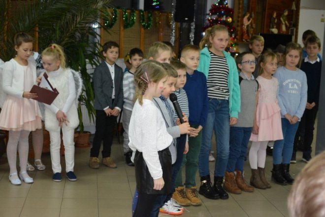 Wigilijne spotkanie członków stowarzyszenia „Uśmiech Dzieci” [ZDJĘCIA] - zdjęcie #3 - eOstroleka.pl