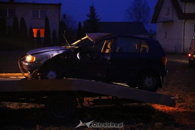 Wypadek w Czarnowcu. Jedna osoba trafiła do szpitala [ZDJĘCIA] - zdjęcie #3 - eOstroleka.pl