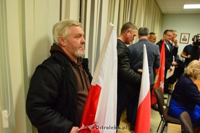 Sesja rady miasta Ostrołęki i protest mieszkańców gminy Rzekuń [19.12.2016] - zdjęcie #13 - eOstroleka.pl