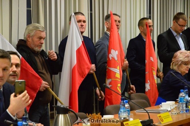 Sesja rady miasta Ostrołęki i protest mieszkańców gminy Rzekuń [19.12.2016] - zdjęcie #22 - eOstroleka.pl