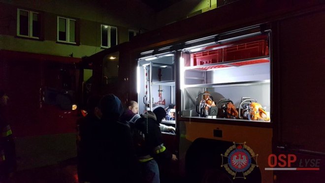 Strażacy ochotnicy z Łysych cieszą się już z nowego wozu bojowego [WIDEO, ZDJĘCIA] - zdjęcie #18 - eOstroleka.pl