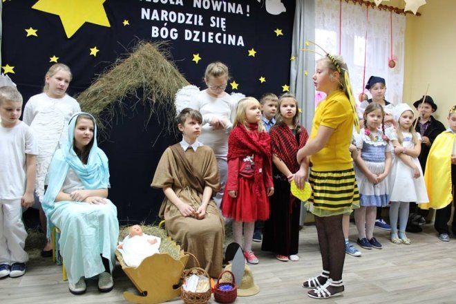 Jasełka w Szkole Podstawowej SiGIE w Czarnotrzewiu [21.12.2016] - zdjęcie #13 - eOstroleka.pl
