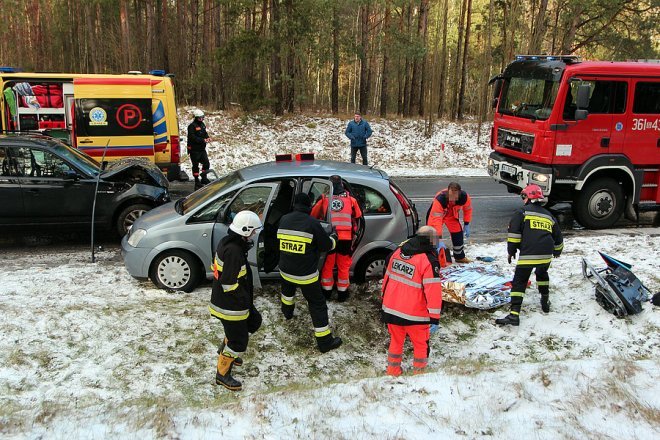 Wypadek na DK 61 Ostrołęka - Łomża [28.12.2016] - zdjęcie #2 - eOstroleka.pl