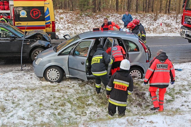 Wypadek na DK 61 Ostrołęka - Łomża [28.12.2016] - zdjęcie #4 - eOstroleka.pl