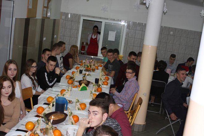 Wigilijna kolacja w Internacie ZSZ nr 2 [ZDJĘCIA] - zdjęcie #52 - eOstroleka.pl