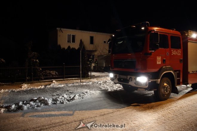 Ostrołęka: Pożar domu przy ulicy Jodłowej [ZDJĘCIA] - zdjęcie #3 - eOstroleka.pl