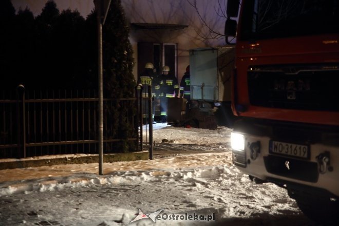 Ostrołęka: Pożar domu przy ulicy Jodłowej [ZDJĘCIA] - zdjęcie #4 - eOstroleka.pl