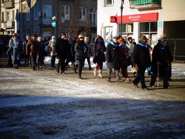 Orszak Trzech Króli po raz czwarty na ulicach Przasnysza [WIDEO, ZDJĘCIA] - zdjęcie #3 - eOstroleka.pl