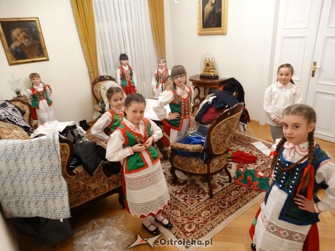 Uczniowie z Kadzidła zatańczyli w Łomży [ZDJĘCIA] - zdjęcie #1 - eOstroleka.pl