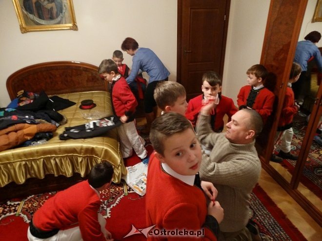 Uczniowie z Kadzidła zatańczyli w Łomży [ZDJĘCIA] - zdjęcie #2 - eOstroleka.pl