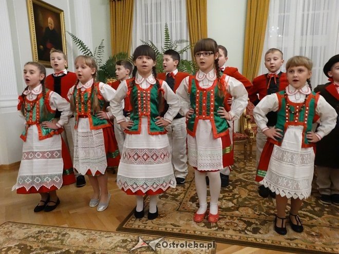 Uczniowie z Kadzidła zatańczyli w Łomży [ZDJĘCIA] - zdjęcie #6 - eOstroleka.pl