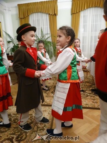Uczniowie z Kadzidła zatańczyli w Łomży [ZDJĘCIA] - zdjęcie #8 - eOstroleka.pl
