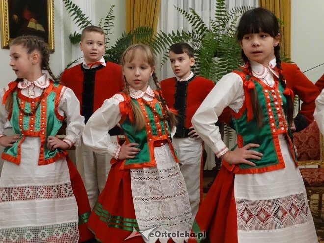 Uczniowie z Kadzidła zatańczyli w Łomży [ZDJĘCIA] - zdjęcie #13 - eOstroleka.pl