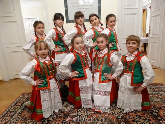 Uczniowie z Kadzidła zatańczyli w Łomży [ZDJĘCIA] - zdjęcie #17 - eOstroleka.pl