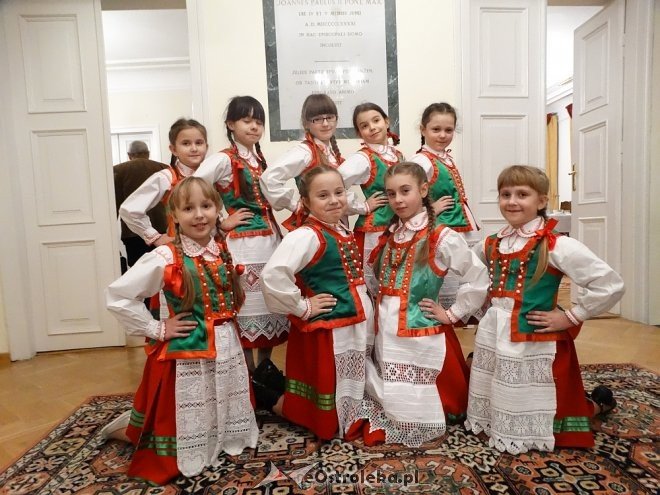 Uczniowie z Kadzidła zatańczyli w Łomży [ZDJĘCIA] - zdjęcie #18 - eOstroleka.pl