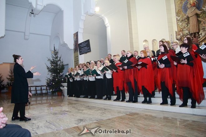 Koncert kolęd w kościele pw. św Franciszka z Asyżu [15.01.2017] - zdjęcie #30 - eOstroleka.pl