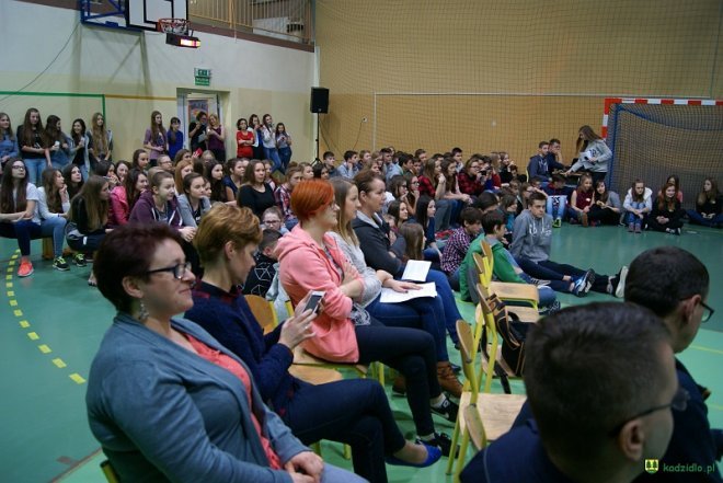 „Noc profilaktyki” i Przystanek PaT w kadzidlańskim gimnazjum [ZDJĘCIA] - zdjęcie #1 - eOstroleka.pl
