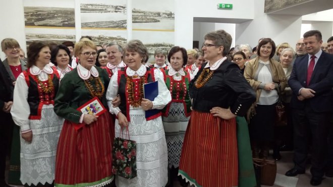 „Szacunek dla tradycji” wystawa dorobku Czesławy Kaczyńskiej w łomżyńskim muzeum [ZDJĘCIA] - zdjęcie #10 - eOstroleka.pl