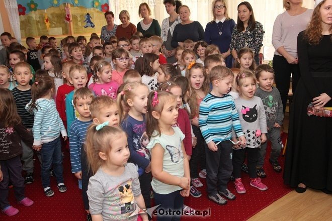 Koncert kolęd i pastorałek w Przedszkolu Miejskim nr 17 Kraina Misiów [WIDEO, ZDJĘCIA] - zdjęcie #27 - eOstroleka.pl