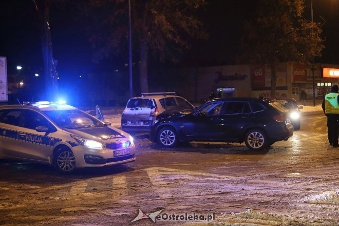 Wypadek na skrzyżowaniu ulic Hallera i Piłsudskiego [ZDJĘCIA] - zdjęcie #9 - eOstroleka.pl