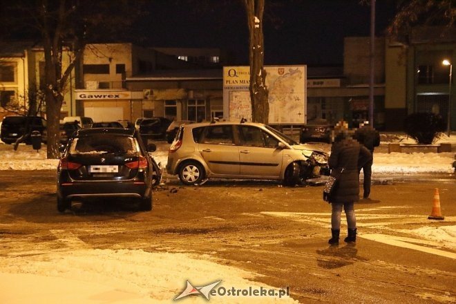 Wypadek na skrzyżowaniu ulic Hallera i Piłsudskiego [ZDJĘCIA] - zdjęcie #14 - eOstroleka.pl