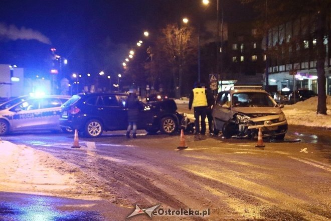 Wypadek na skrzyżowaniu ulic Hallera i Piłsudskiego [ZDJĘCIA] - zdjęcie #17 - eOstroleka.pl