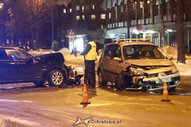Wypadek na skrzyżowaniu ulic Hallera i Piłsudskiego [ZDJĘCIA] - zdjęcie #18 - eOstroleka.pl