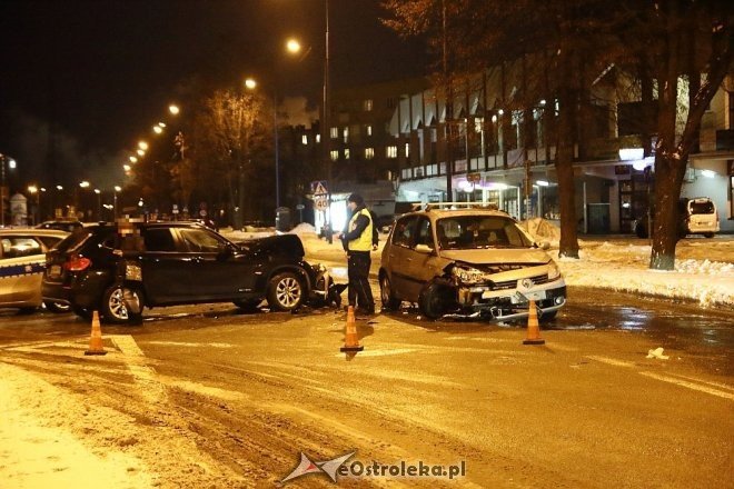 Wypadek na skrzyżowaniu ulic Hallera i Piłsudskiego [ZDJĘCIA] - zdjęcie #19 - eOstroleka.pl