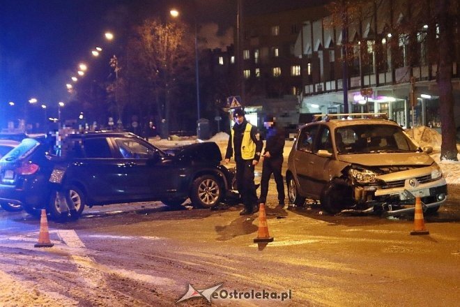 Wypadek na skrzyżowaniu ulic Hallera i Piłsudskiego [ZDJĘCIA] - zdjęcie #20 - eOstroleka.pl