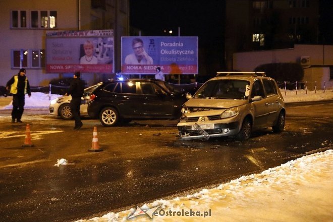 Wypadek na skrzyżowaniu ulic Hallera i Piłsudskiego [ZDJĘCIA] - zdjęcie #24 - eOstroleka.pl