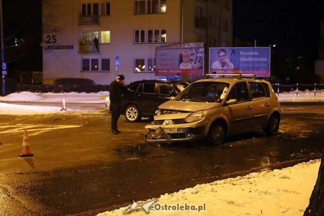 Wypadek na skrzyżowaniu ulic Hallera i Piłsudskiego [ZDJĘCIA] - zdjęcie #27 - eOstroleka.pl