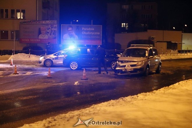 Wypadek na skrzyżowaniu ulic Hallera i Piłsudskiego [ZDJĘCIA] - zdjęcie #30 - eOstroleka.pl