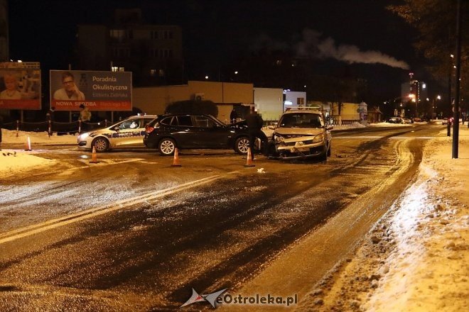 Wypadek na skrzyżowaniu ulic Hallera i Piłsudskiego [ZDJĘCIA] - zdjęcie #31 - eOstroleka.pl