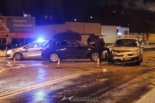 Wypadek na skrzyżowaniu ulic Hallera i Piłsudskiego [ZDJĘCIA] - zdjęcie #32 - eOstroleka.pl