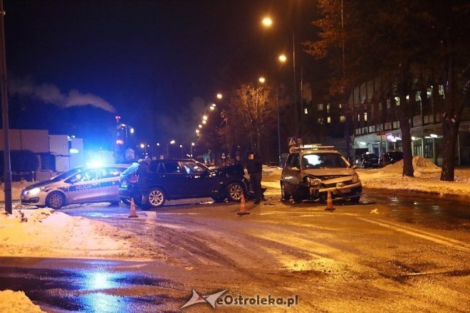 Wypadek na skrzyżowaniu ulic Hallera i Piłsudskiego [ZDJĘCIA] - zdjęcie #34 - eOstroleka.pl