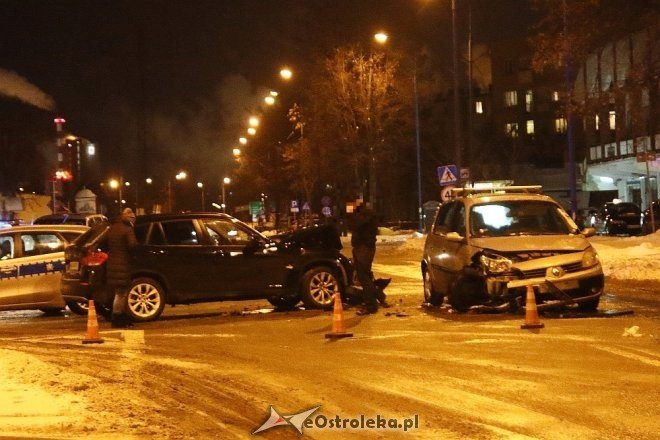 Wypadek na skrzyżowaniu ulic Hallera i Piłsudskiego [ZDJĘCIA] - zdjęcie #35 - eOstroleka.pl
