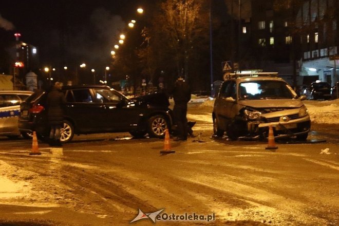 Wypadek na skrzyżowaniu ulic Hallera i Piłsudskiego [ZDJĘCIA] - zdjęcie #36 - eOstroleka.pl