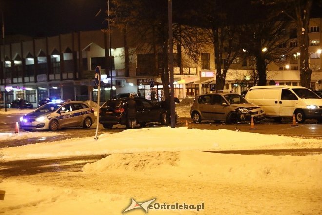 Wypadek na skrzyżowaniu ulic Hallera i Piłsudskiego [ZDJĘCIA] - zdjęcie #38 - eOstroleka.pl