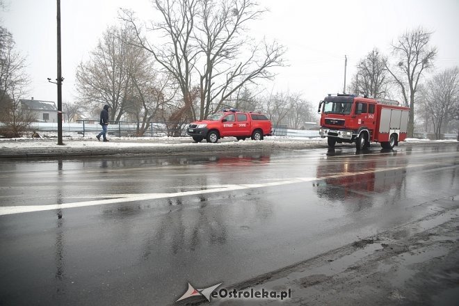 Wyciek ropy do rzeki w Ostrołęce [17.02.2017] - zdjęcie #2 - eOstroleka.pl