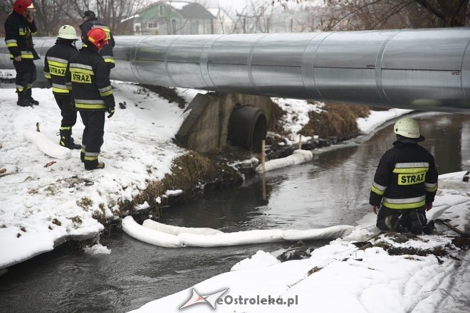 Wyciek ropy do rzeki w Ostrołęce [17.02.2017] - zdjęcie #8 - eOstroleka.pl