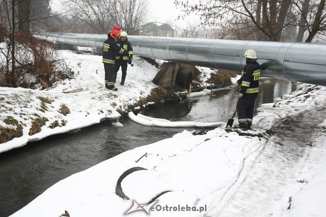 Wyciek ropy do rzeki w Ostrołęce [17.02.2017] - zdjęcie #9 - eOstroleka.pl