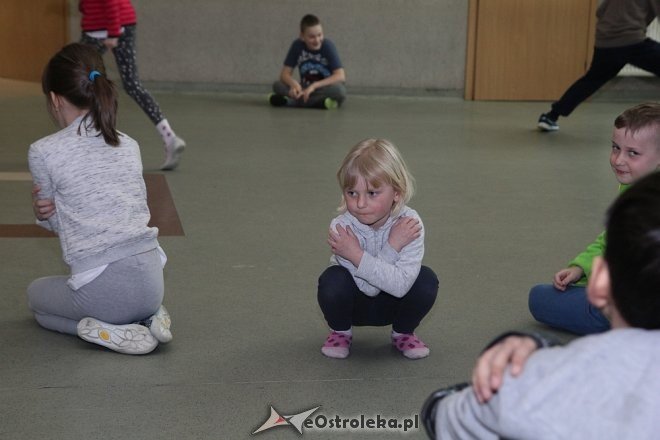Warsztaty cyrkowe dla najmłodszych w Ostrołęckim Centrum Kultury [ZDJĘCIA] - zdjęcie #22 - eOstroleka.pl
